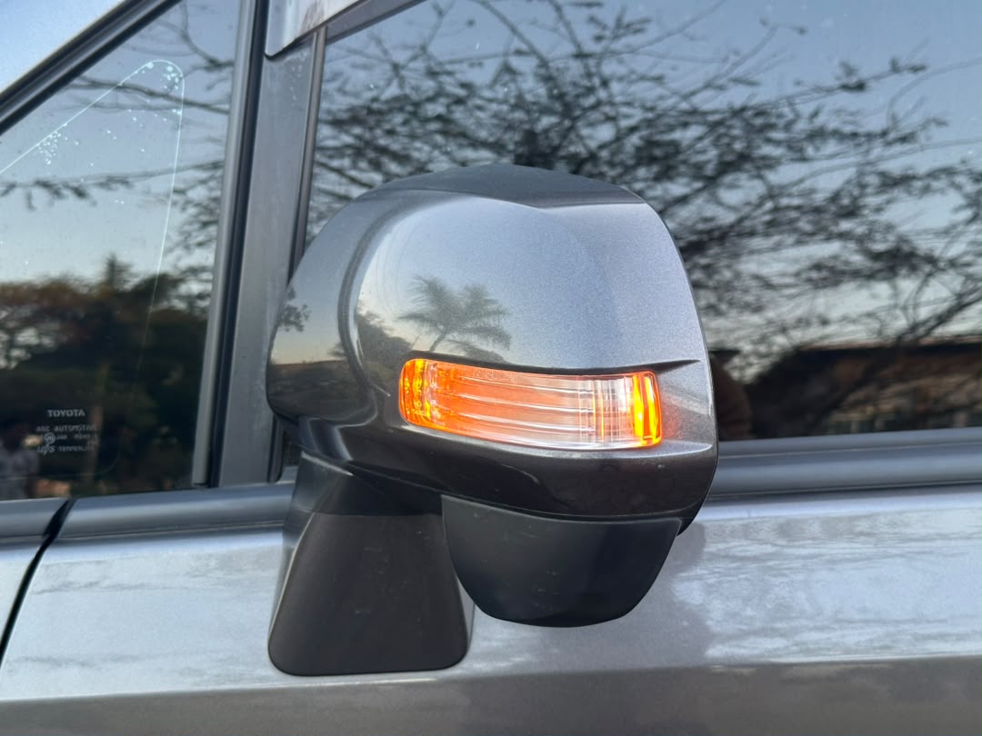 TOYOTA NOAH thumbnail 10